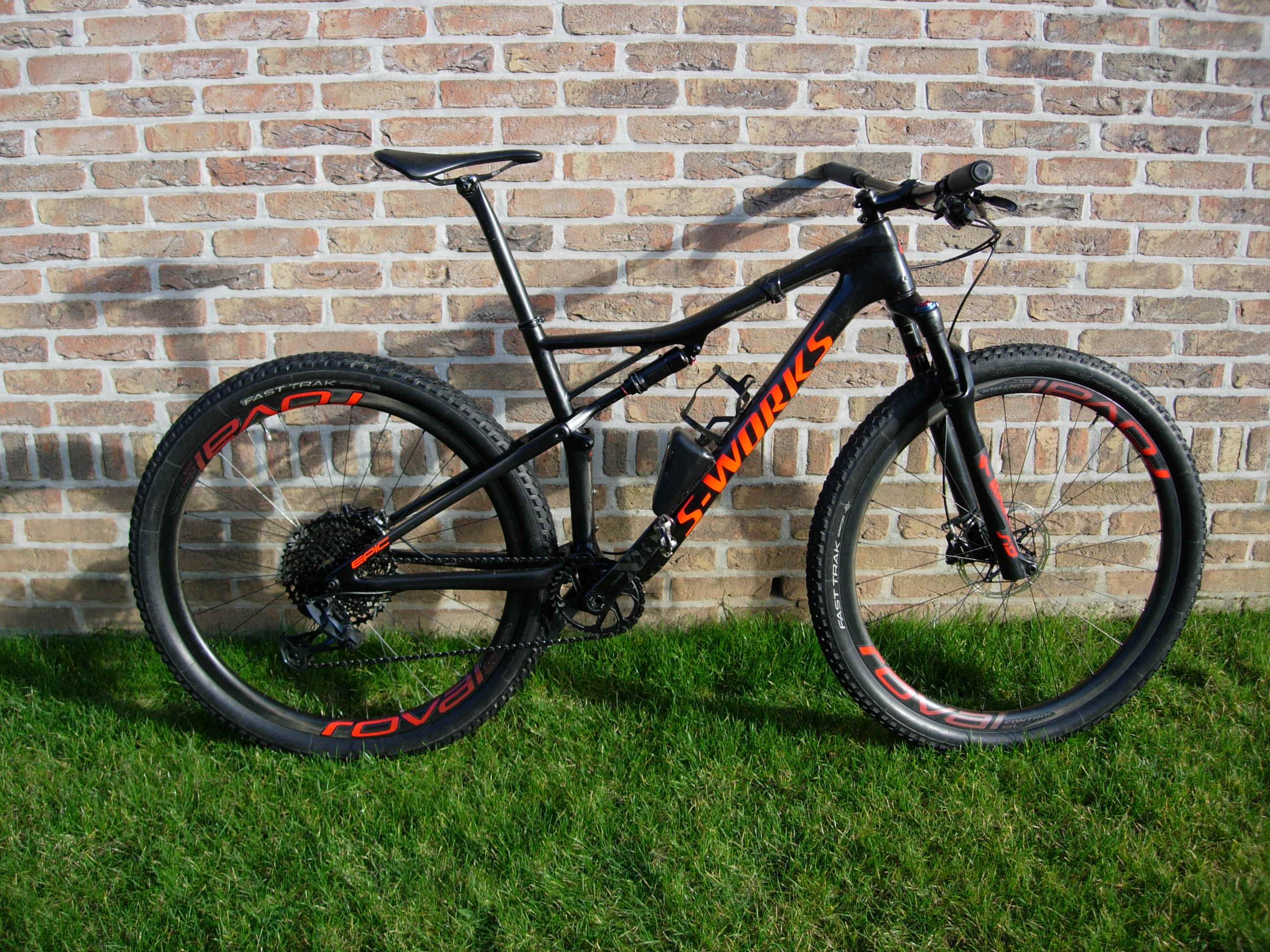 Specialized Men S Epic Comp Carbon Used In L Buycycle