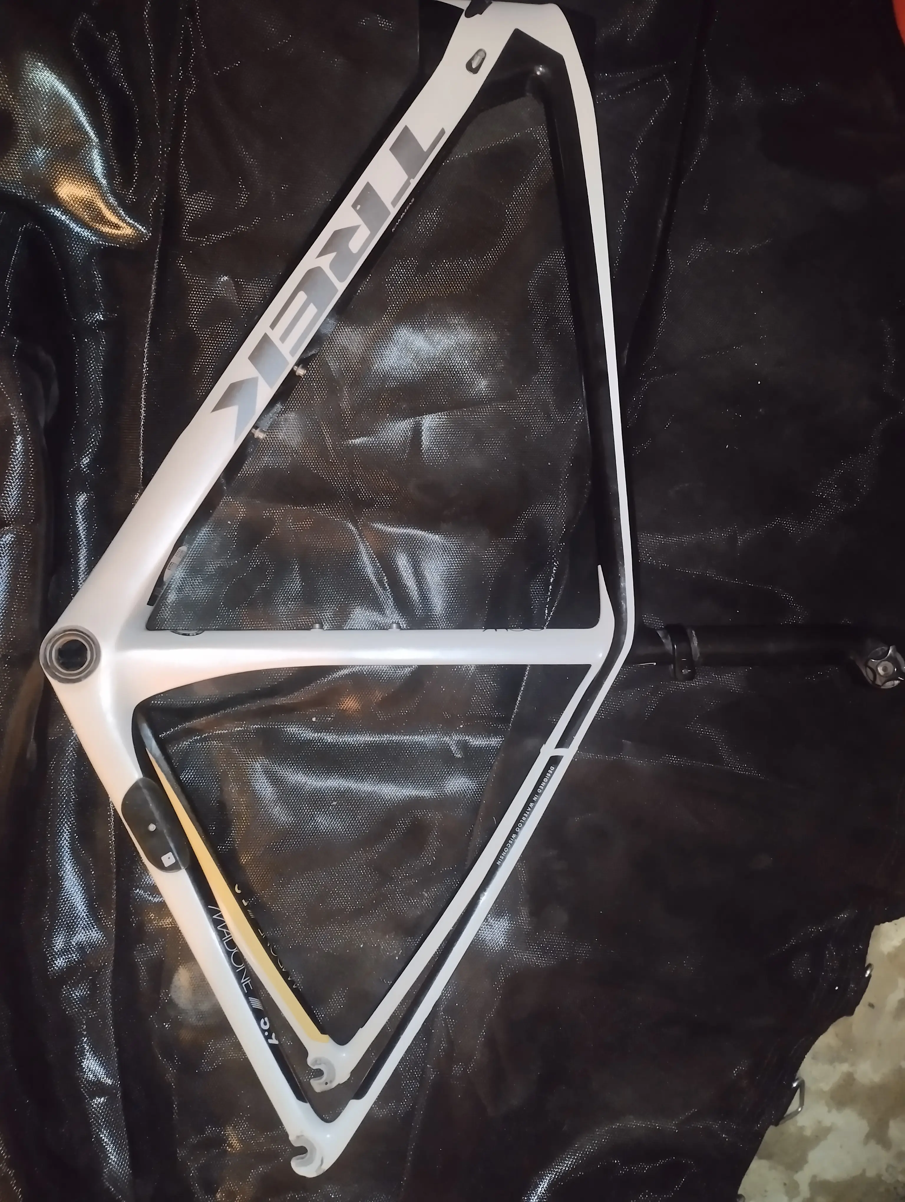 Achetez un vélo d occasion Trek Madone 5 9 H2 Frameset en 54 cm buycycle