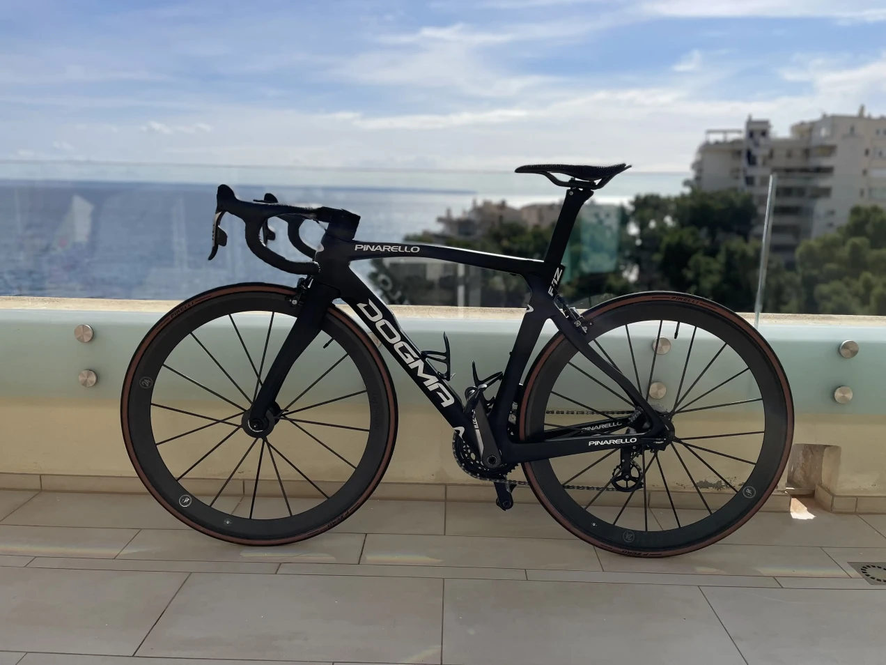 Pinarello Dogma F12 Xlight used in M