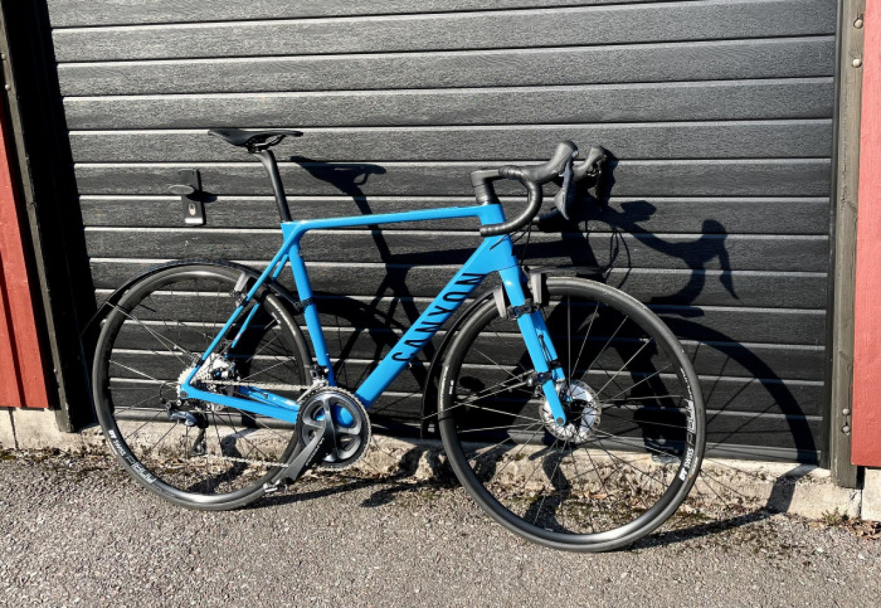 Canyon Ultimate CF SL 8 Disc used in 58 cm | buycycle