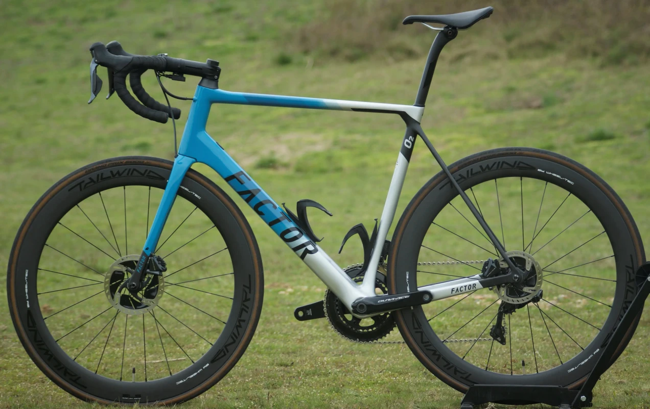 Factor O2 Miami Blue maat 58 used in xl | buycycle