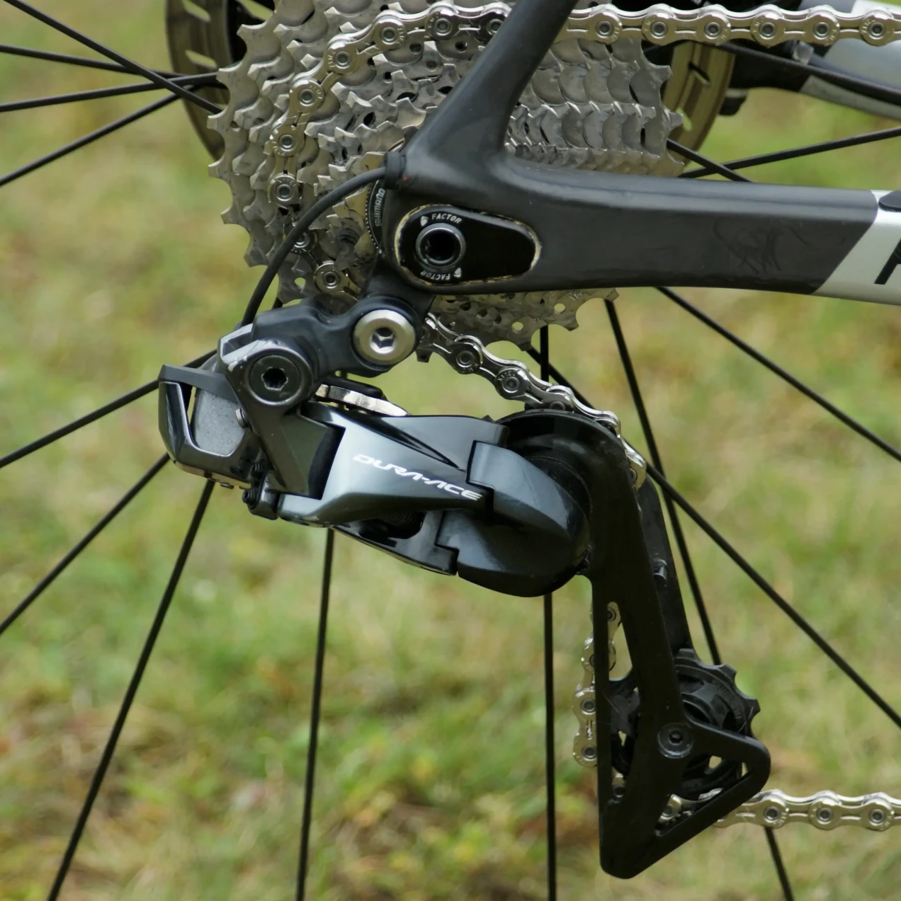 Factor O2 Miami Blue maat 58 used in xl | buycycle