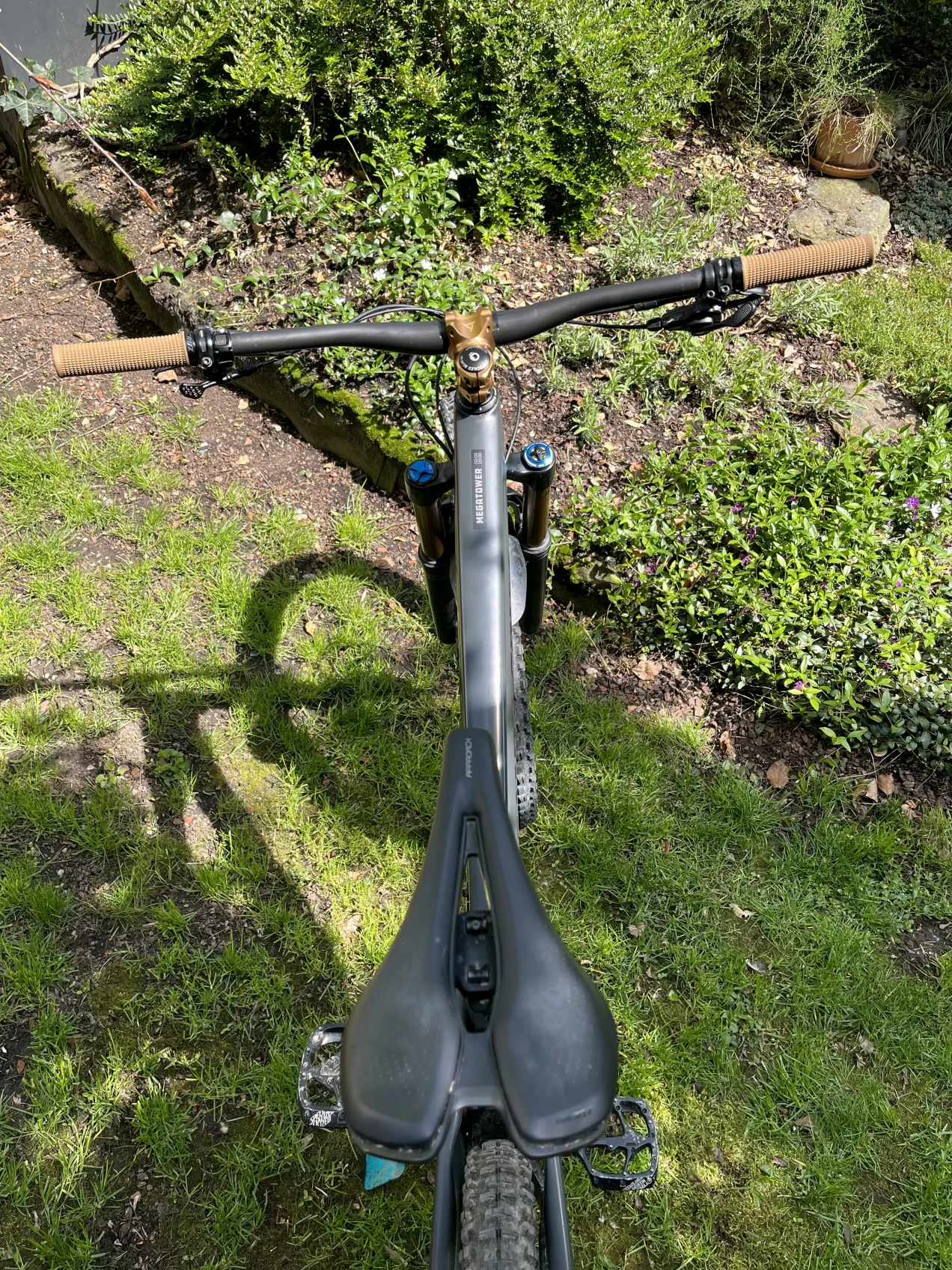 santa cruz megatower carbon cc