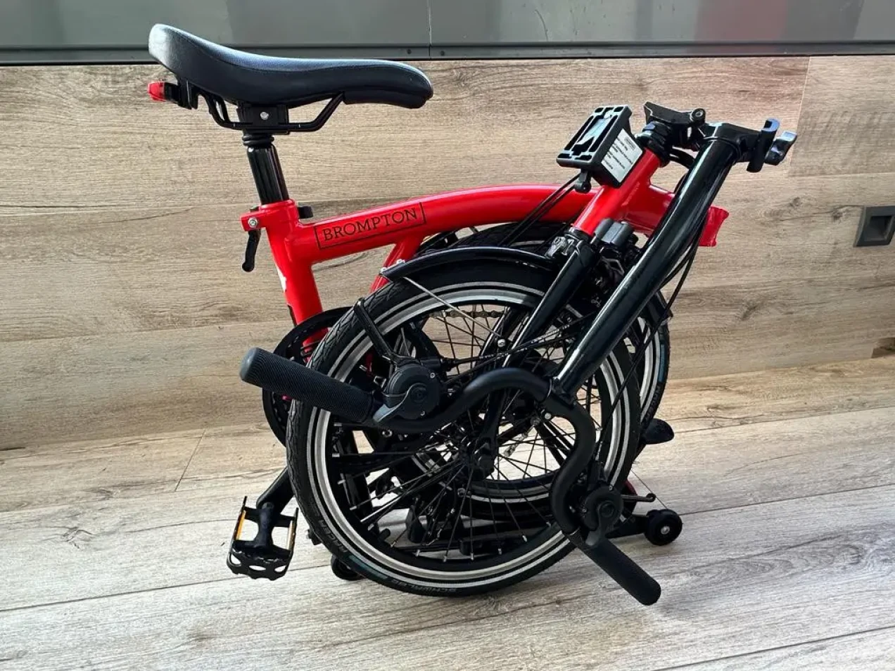 Brompton M6L Rocket Red Black Edition used in M | buycycle