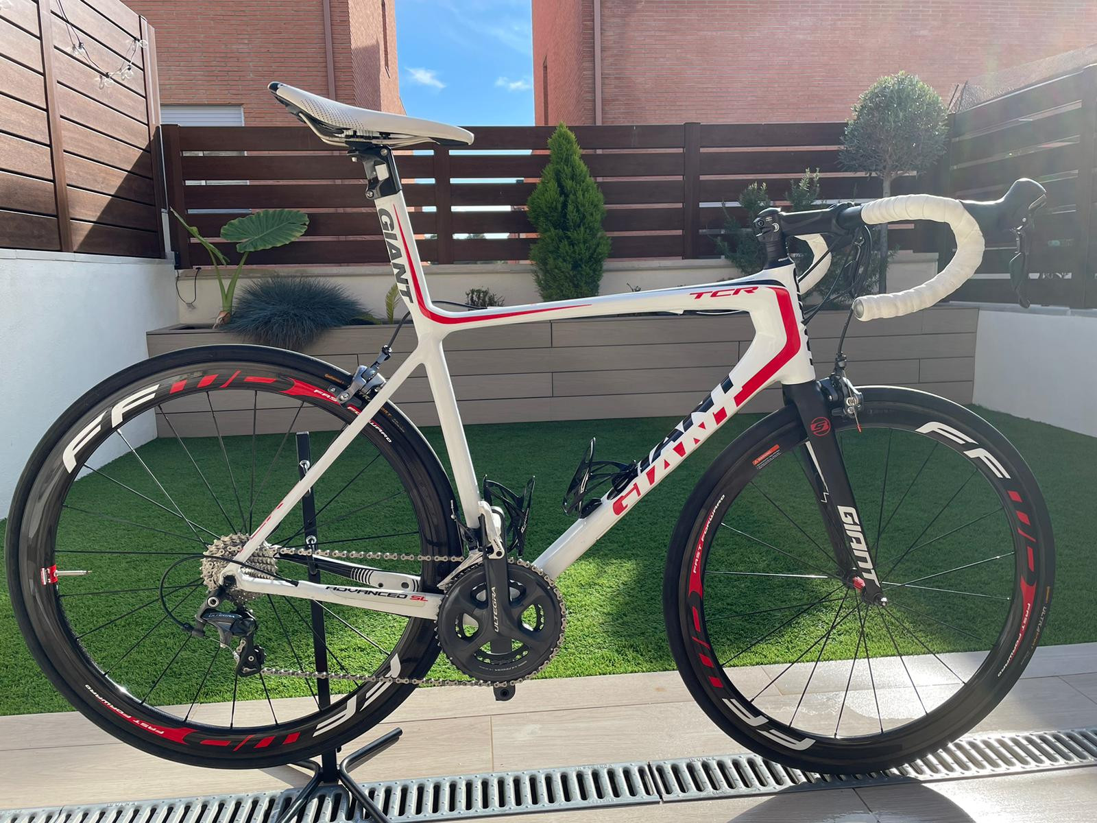 Giant TCR Advanced SL Frameset used in LG | buycycle