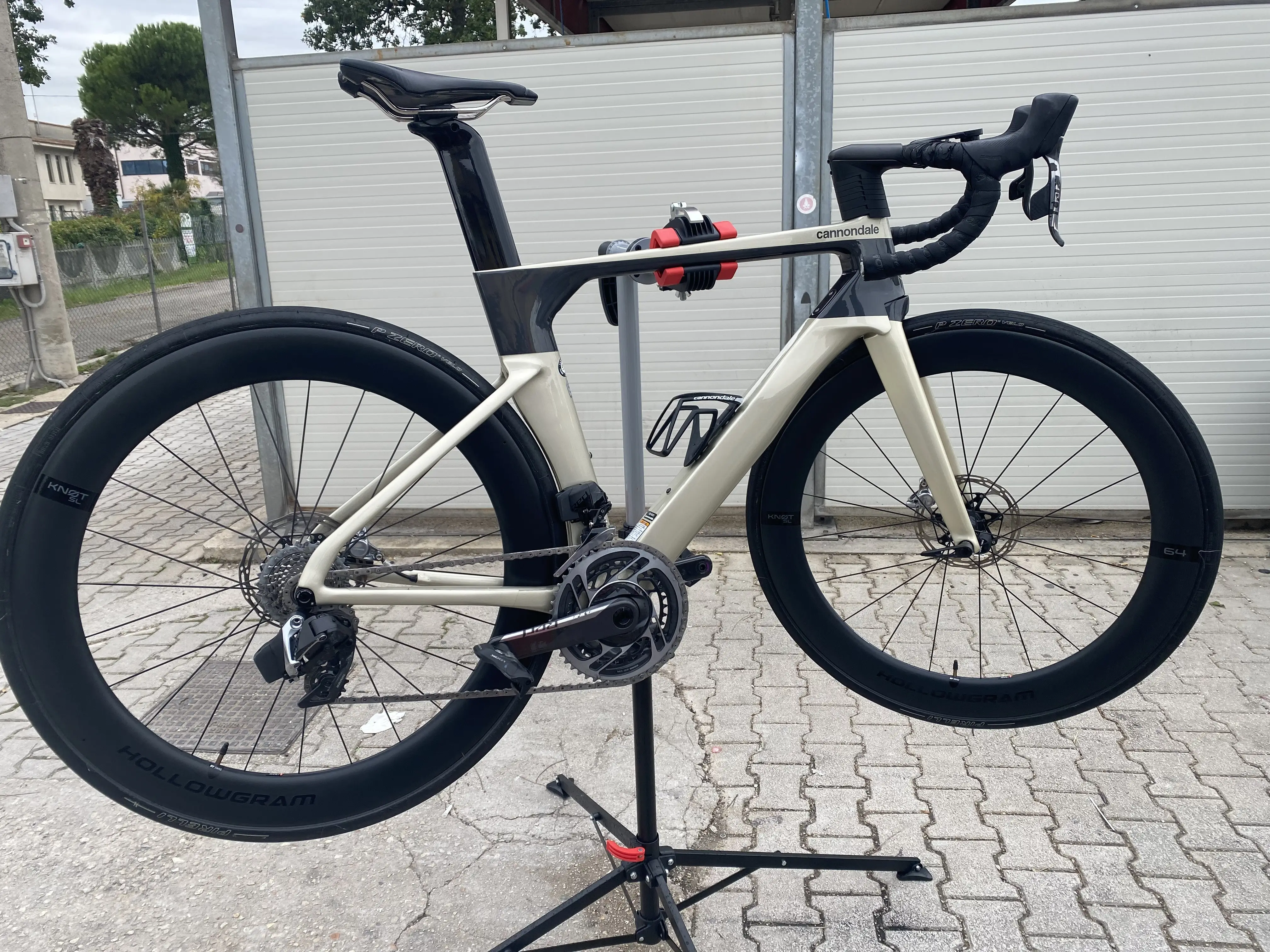 Cannondale SystemSix Hi-Mod Red eTap used in m | buycycle