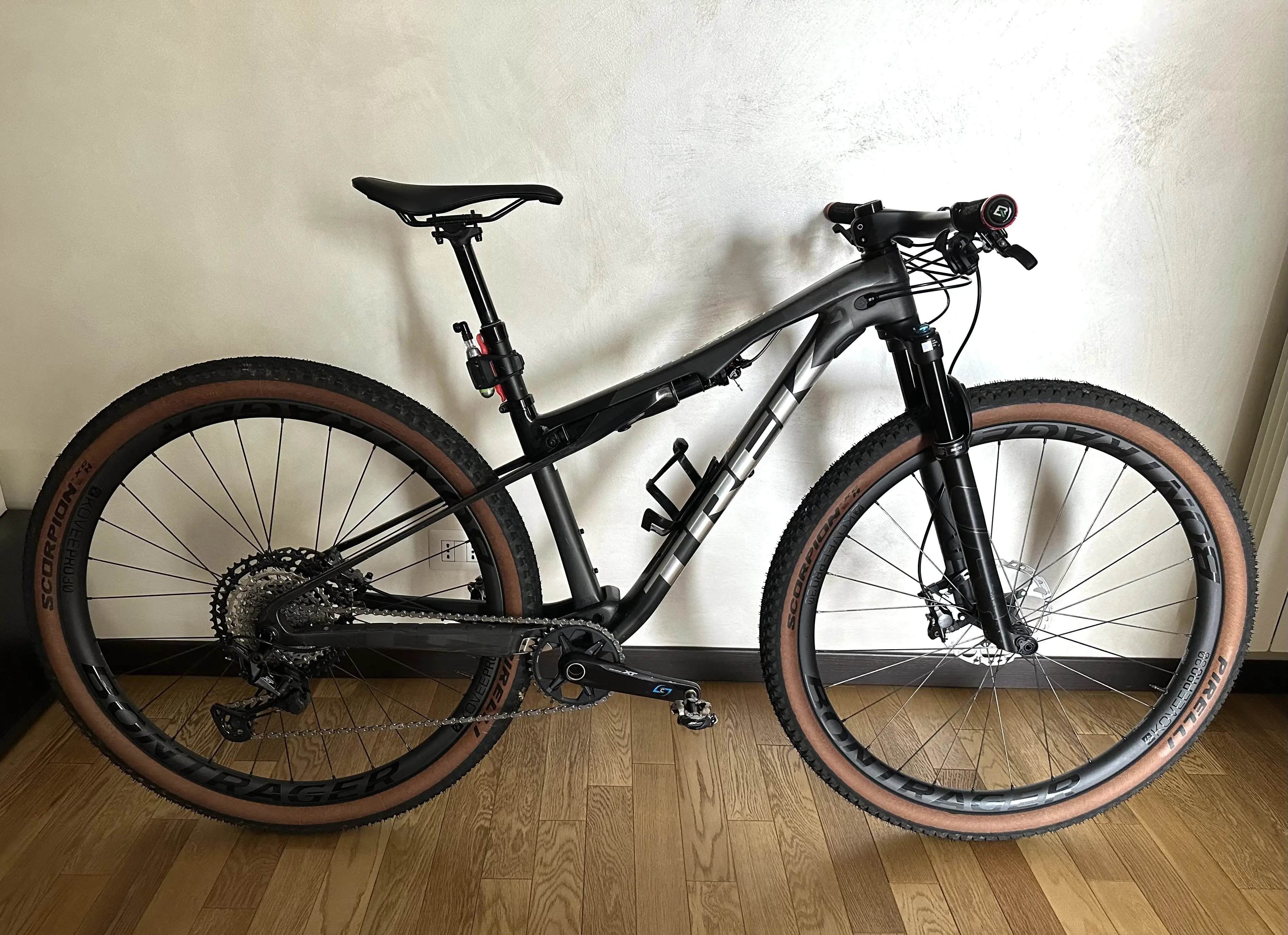 Trek Supercaliber 9.8 XT used in S | buycycle