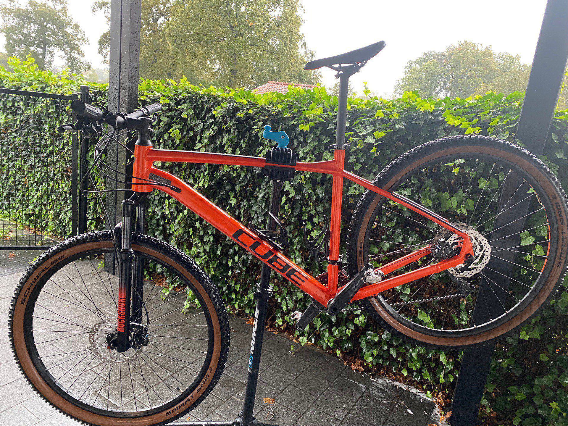 cube attention black and white