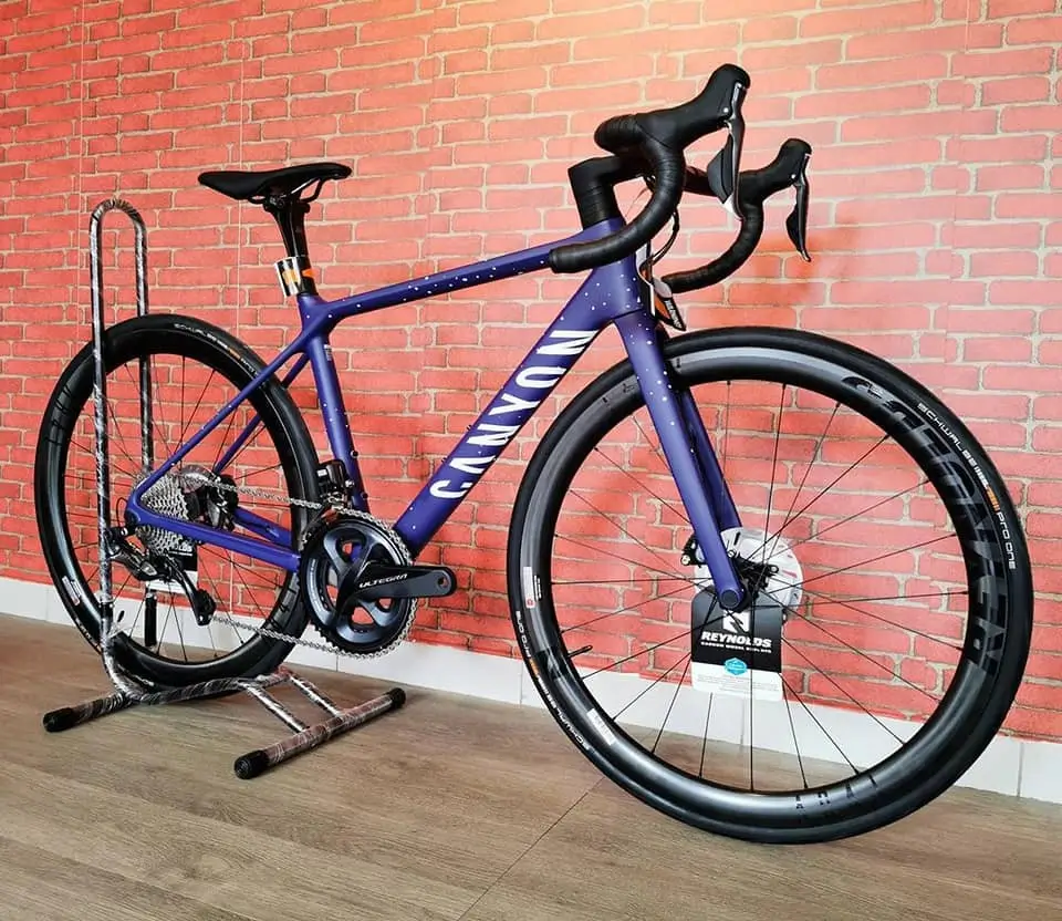 Canyon Ultimate CF SL 8 WMN Disc Di2 used in M buycycle