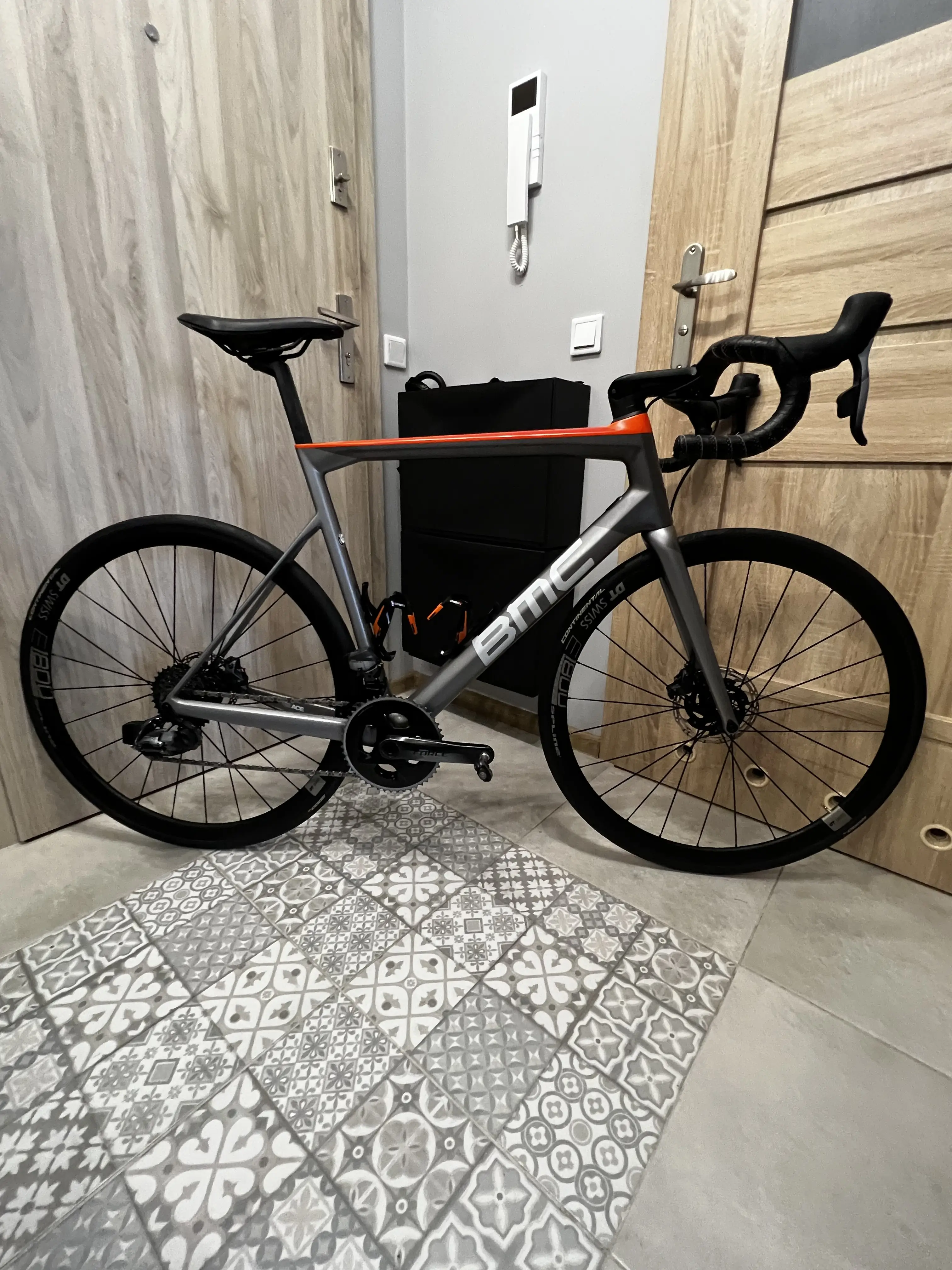 teammachine slr02 disc one 2020