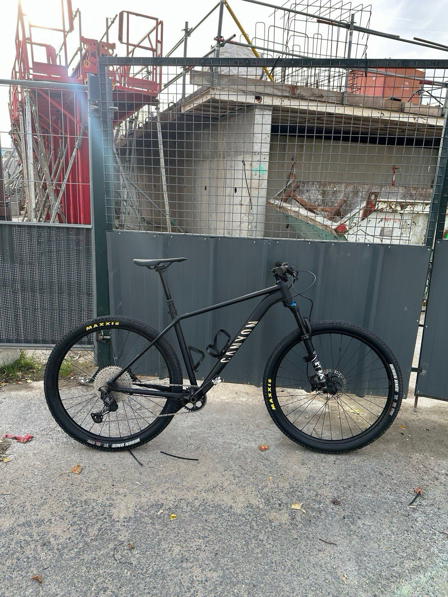 Canyon Grand Canyon 8 used in L buycycle