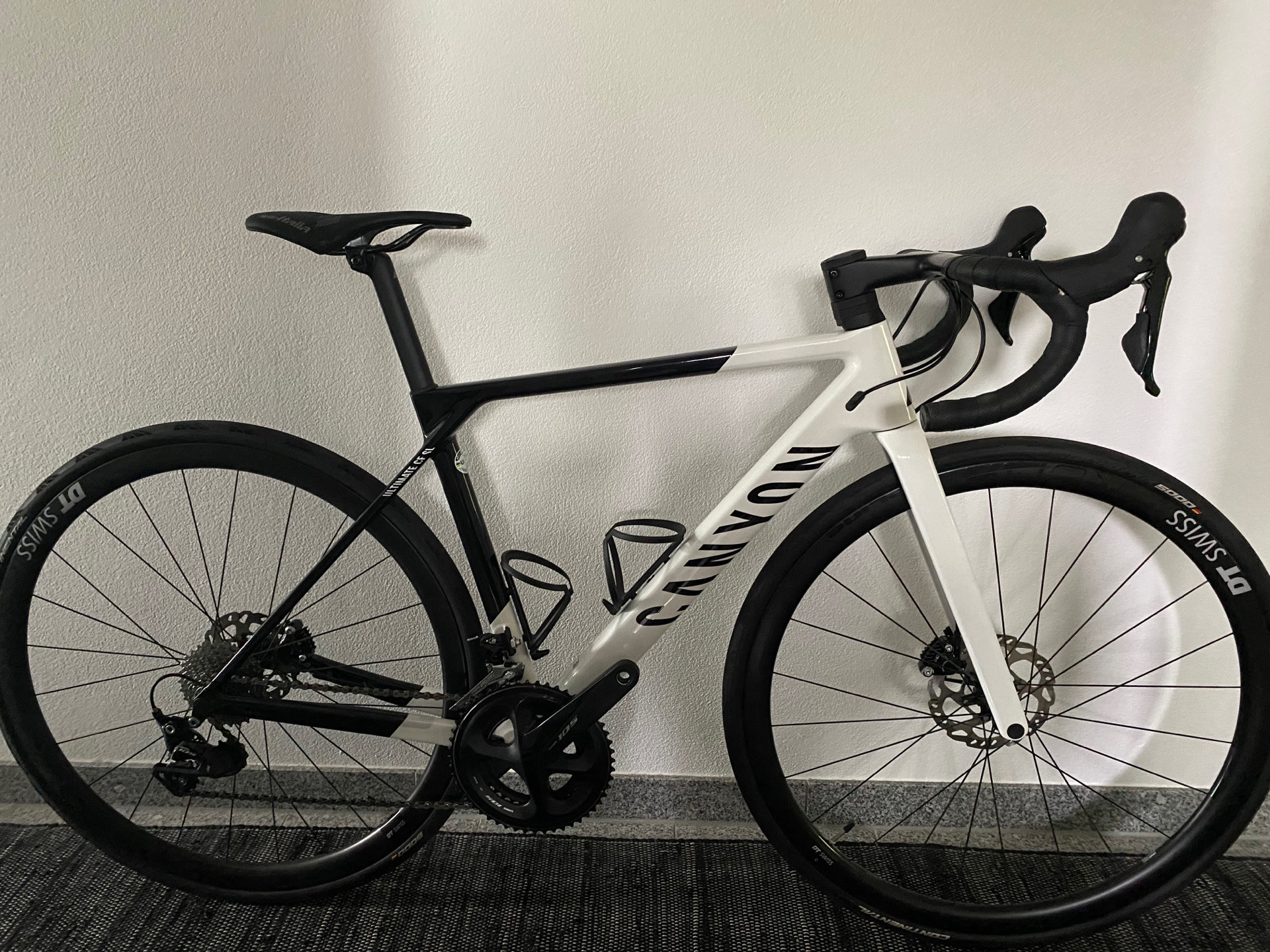 Canyon Ultimate CF SL 7 used in SM | buycycle