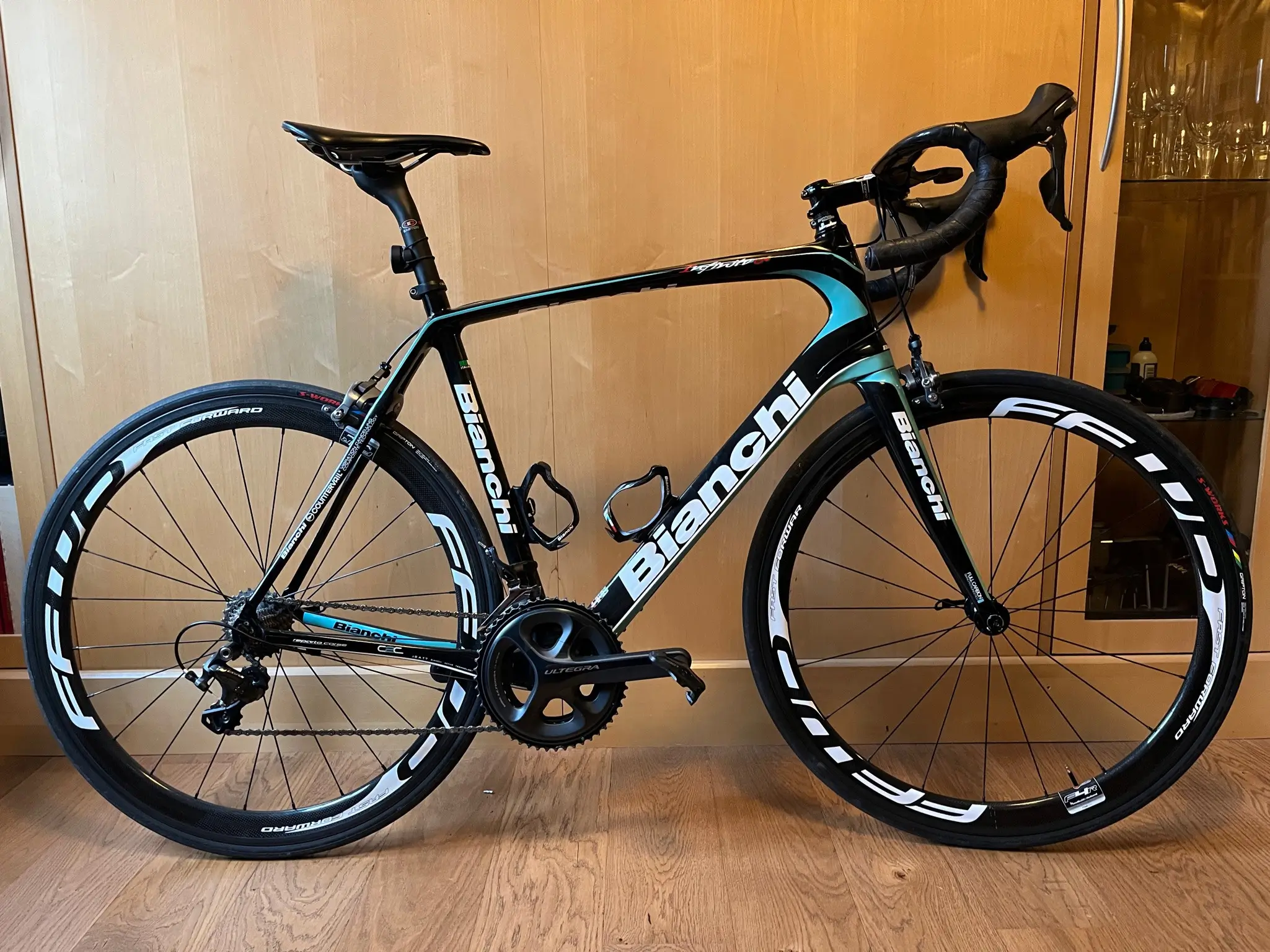 速くおよび自由な 2015 Bianchi 55cm Ultegra CV Infinito 自転車本体