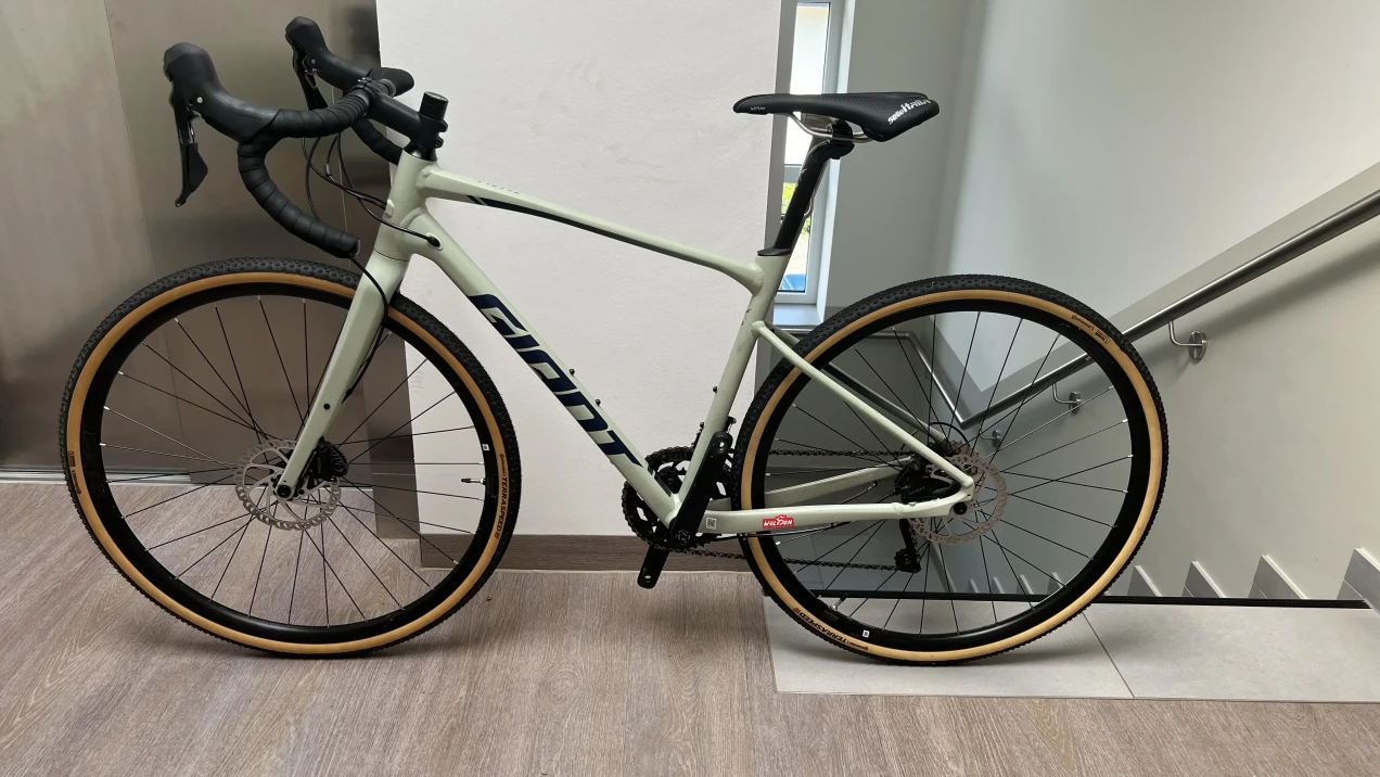 giant revolt 1 2021 gravel bike