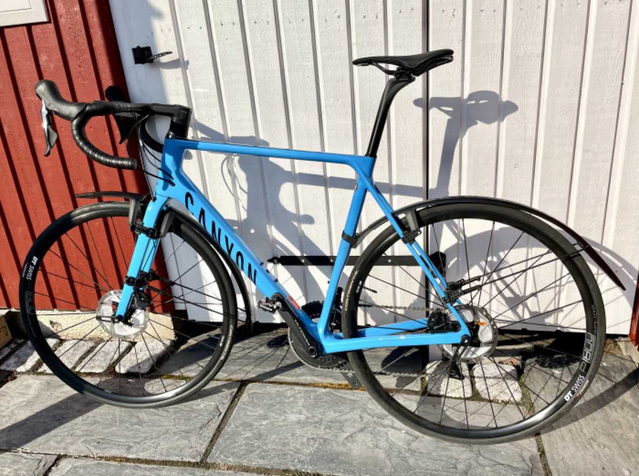 Canyon Ultimate CF SL 8 Disc used in 58 cm | buycycle