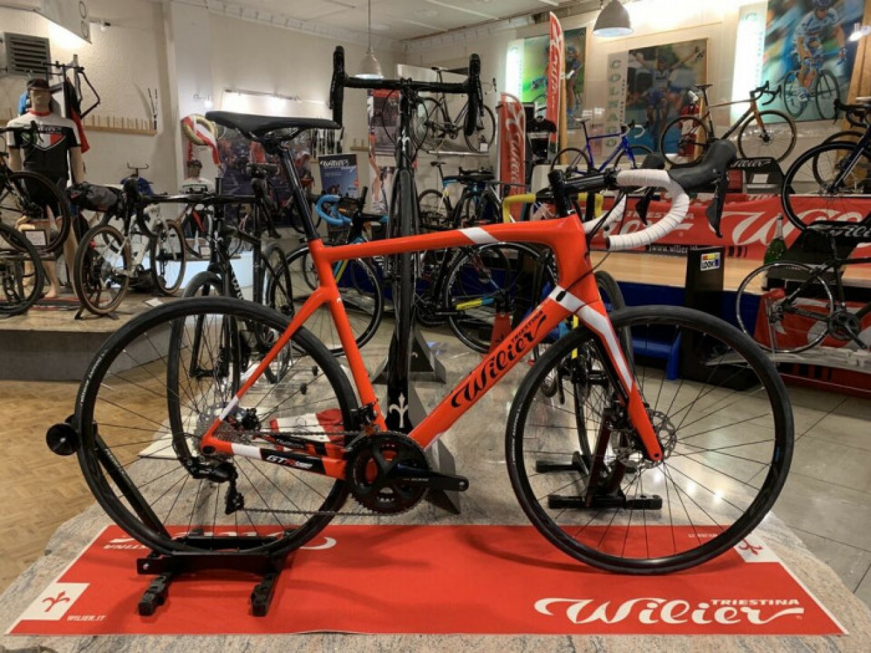 Wilier GTR Team Disc SHIMANO 105 R7020 Gebruikt In Xxl Buycycle