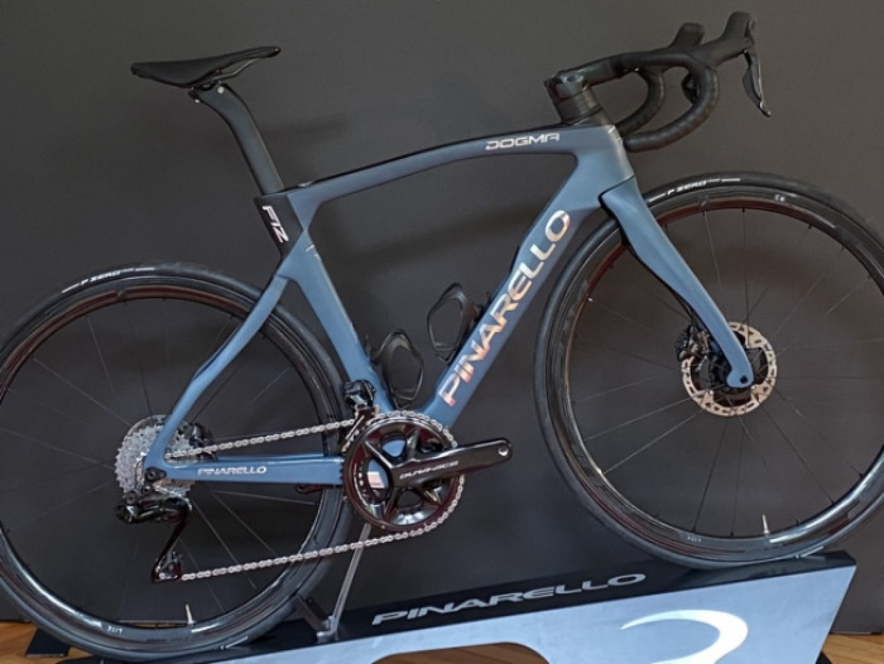 Pinarello Dogma F12 Disk Dura Ace Di2 Bike wykorzystywany w 53 cm ...