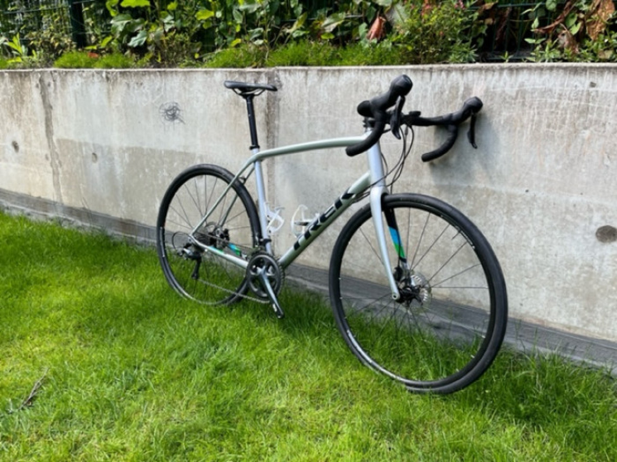 Trek Domane ALR 4 Disc used in 58 cm | buycycle