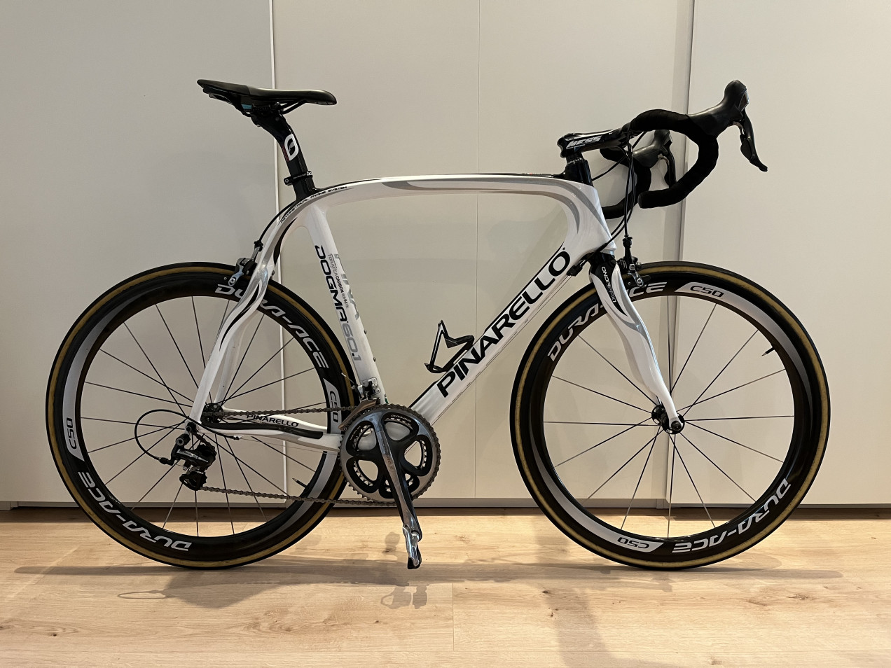 speed difference between hybrid and road bike