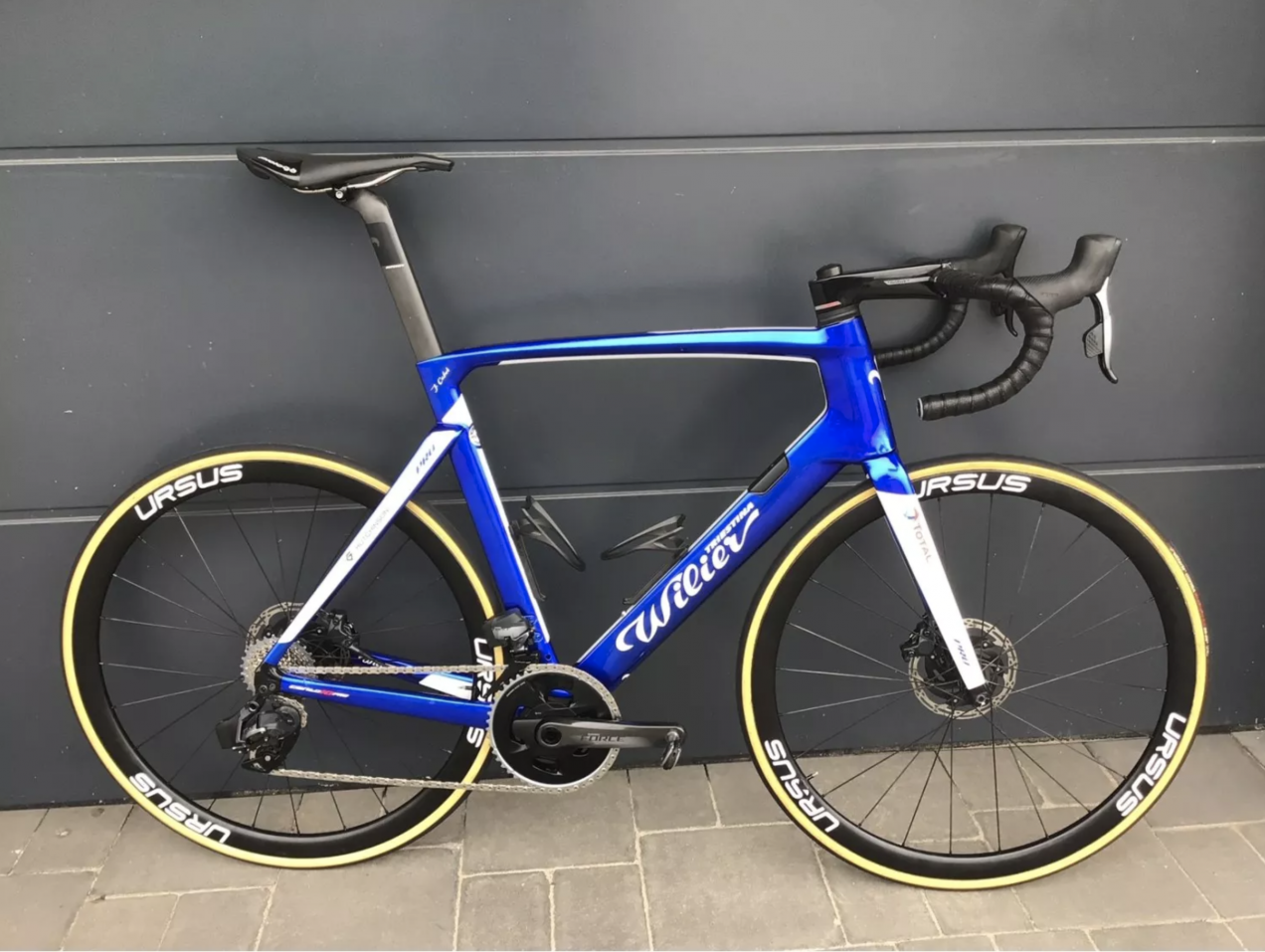 Wilier Cento 10 Pro Disc - Force eTap AXS - Air50 used in xxl | buycycle