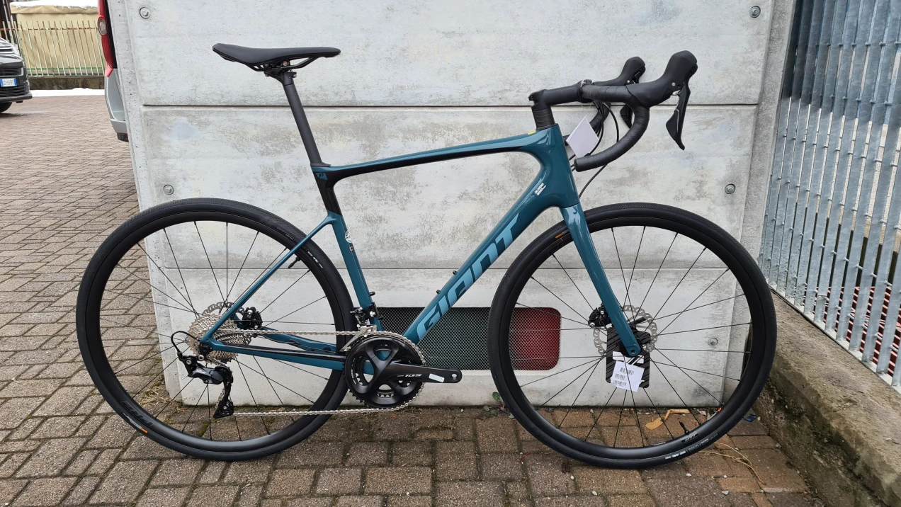 Giant Defy Advanced 2 used in 56 cm | buycycle