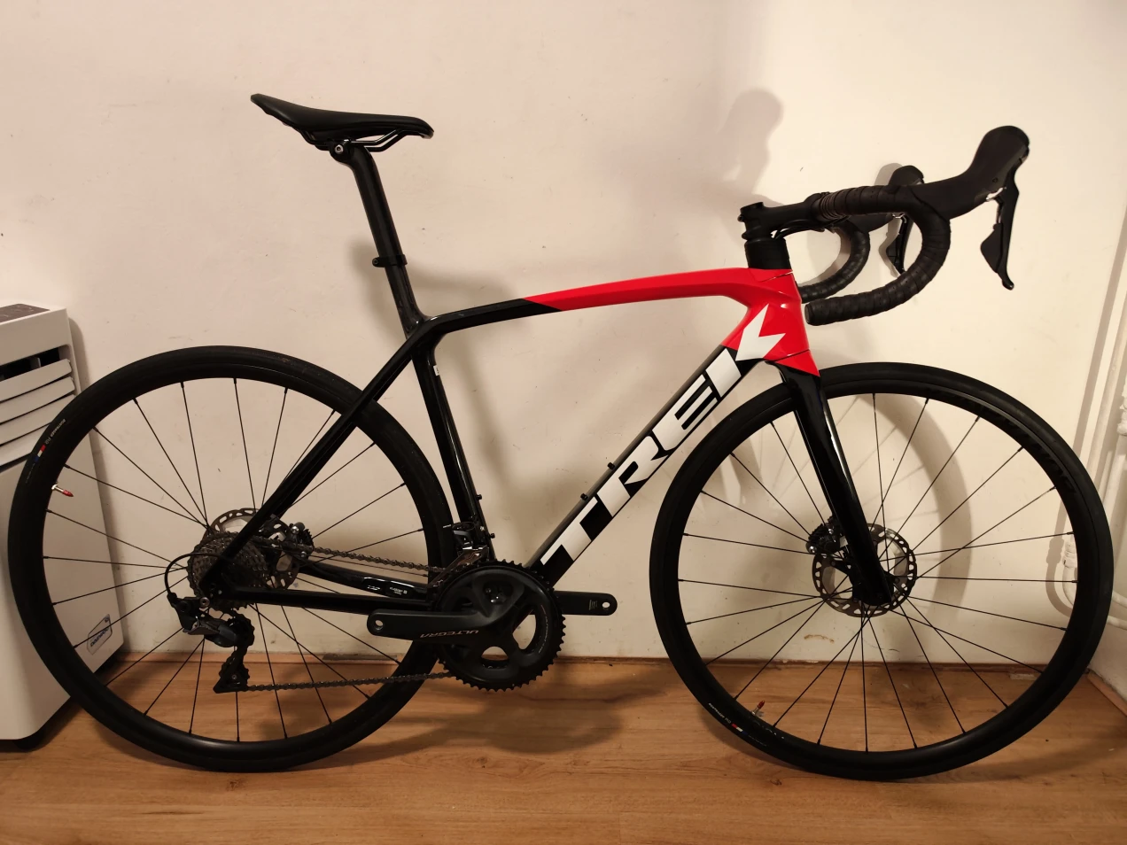 Trek Émonda SL 6 Disc used in 54 cm | buycycle