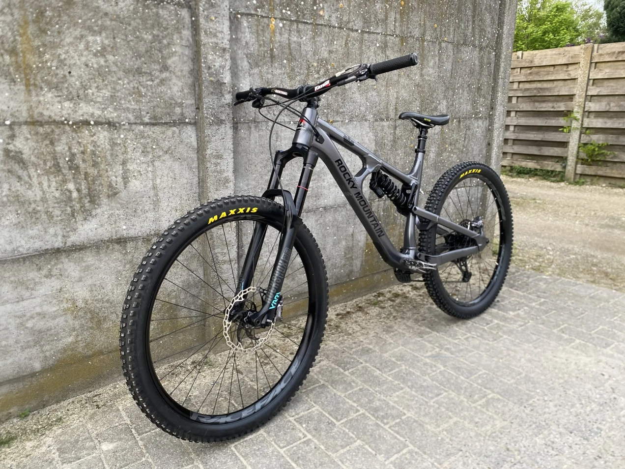 2018 Rocky Mountain Slayer Carbon 30 Bike - Reviews, Comparisons