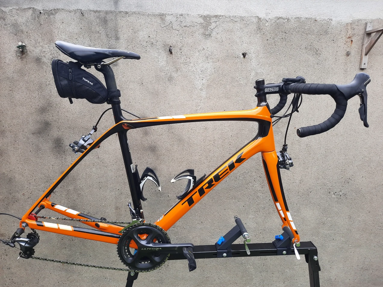 Trek Domane 5.2 used in L | buycycle