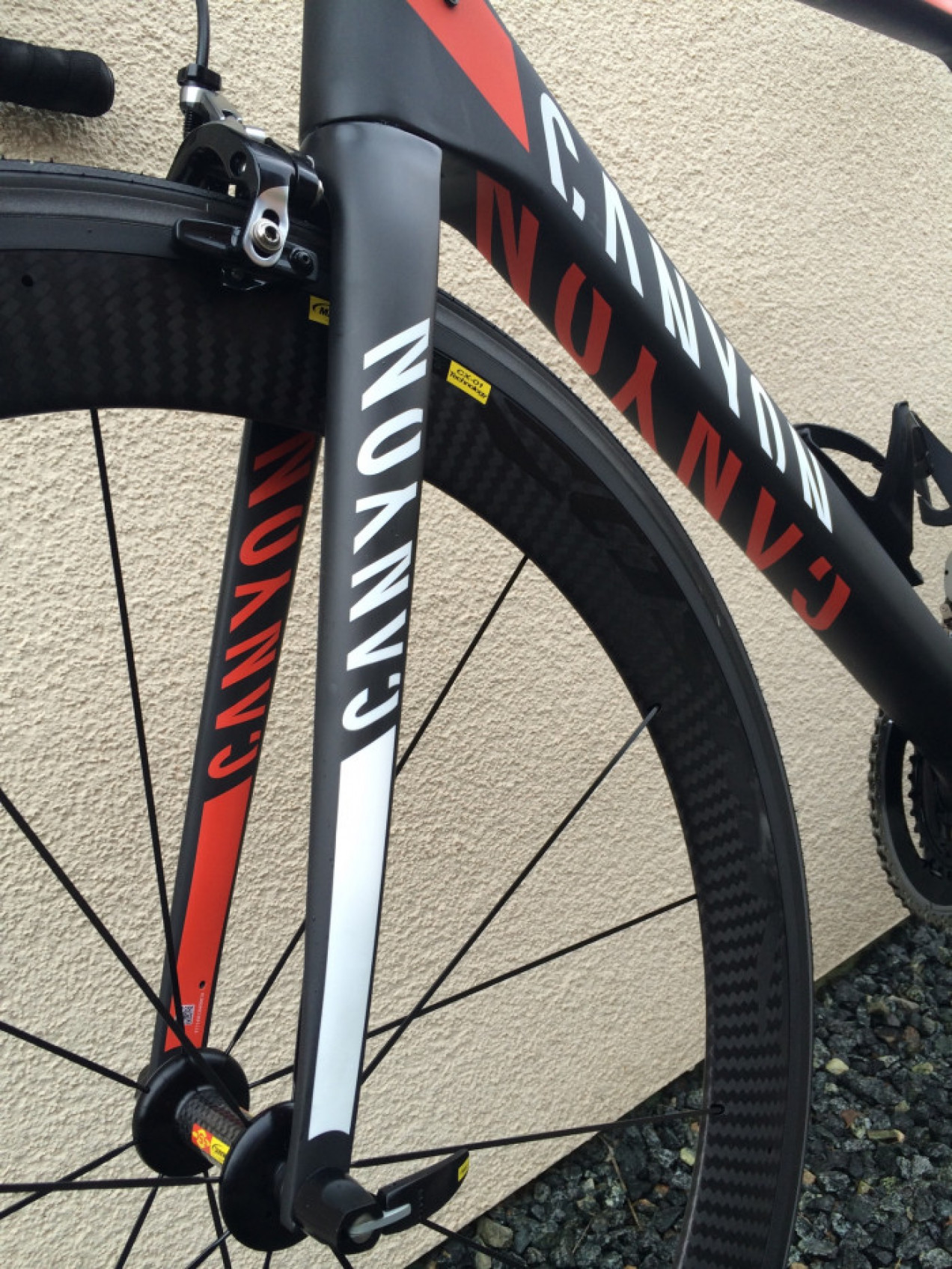 Canyon Ultimate CF SLX 9.0 used in 60 cm | buycycle