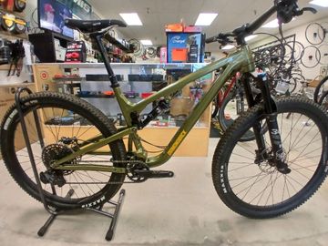 Used Diamondback Yowie 3 2023 2023 Mountainbike, Green, 29 — image 2 of 8