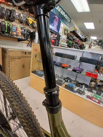 Used Diamondback Yowie 3 2023 2023 Mountainbike, Green, 29 — image 6 of 8