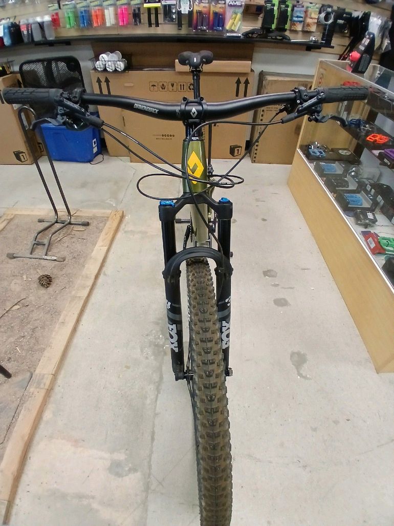 Used Diamondback Yowie 3 2023 2023 Mountainbike, Green, 29 — image 7 of 8