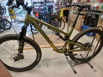 Used Diamondback Yowie 3 2023 2023 Mountainbike, Green, 29 — image 8 of 8