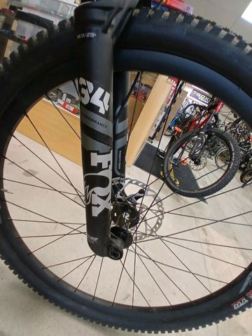 Used Diamondback Yowie 3 2023 2023 Mountainbike, Green, 29 — image 3 of 8