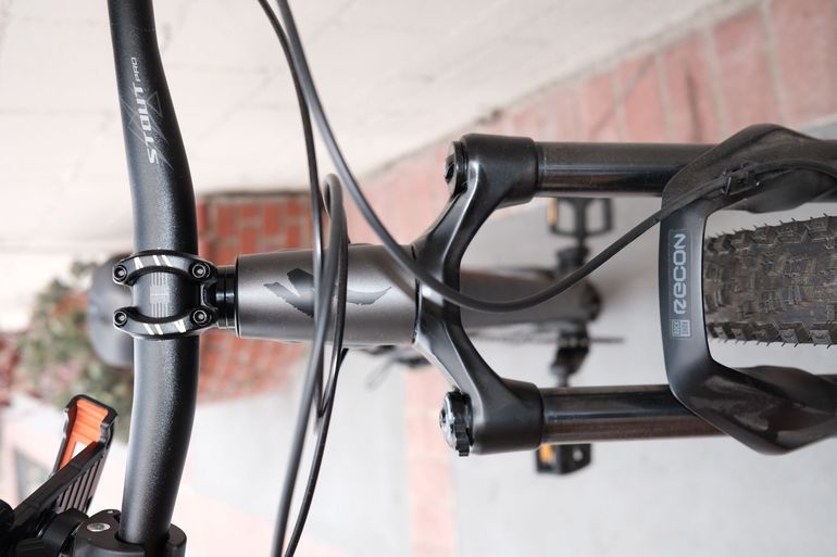 Used Specialized Fuse Comp 29 2021 2021 Mountainbike, Light Gray, 29 — image 4 of 8