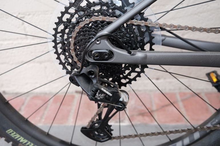 Used Specialized Fuse Comp 29 2021 2021 Mountainbike, Light Gray, 29 — image 5 of 8