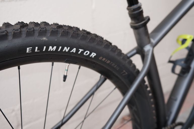 Used Specialized Fuse Comp 29 2021 2021 Mountainbike, Light Gray, 29 — image 7 of 8