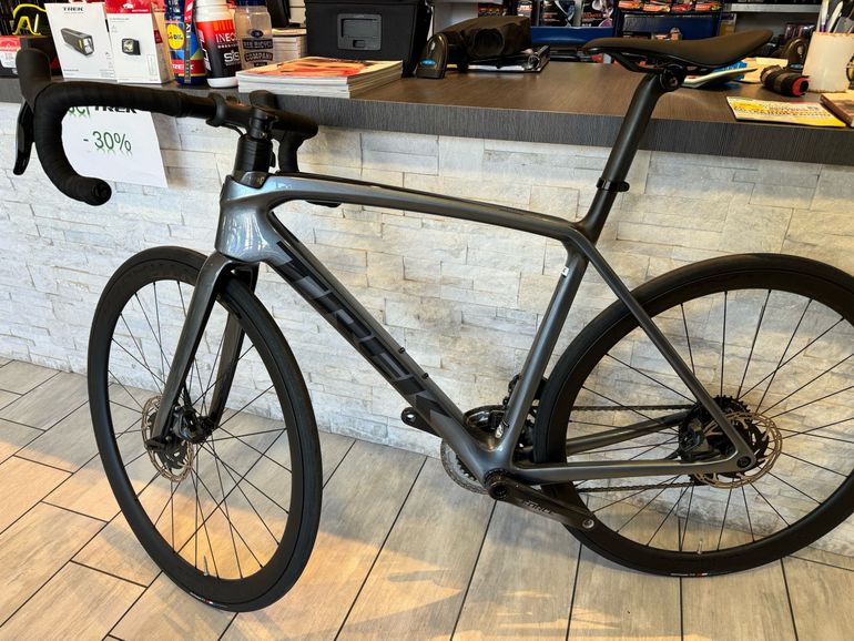 Used Trek Émonda SL 7 eTap 2023 2023 Road & Gravel — image 2 of 4