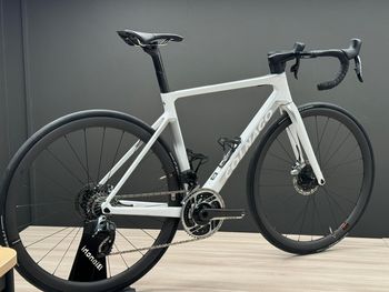 Used Colnago V4RS DISC MIS 485 2022 Road & Gravel, White — image 3 of 7