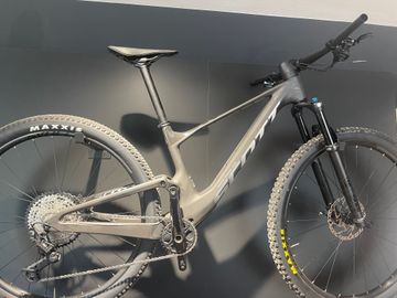 Used Scott Spark RC Team 2022 2022 Mountainbike, Black, 29 — image 1 of 4