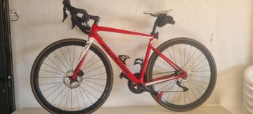 Specialized Tarmac SL6 Disc Comp 2021 2021 Road & Gravel usato, Rosso — immagine 1 di 7