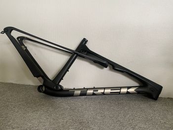 Used Trek Supercaliber Frameset 2020 2020 Mountainbike, Negro — image 1 of 8