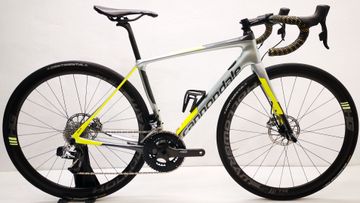 Cannondale Synapse Carbon Disc RED eTap 2019 2019 Road & Gravel usato, Grigio chiaro — immagine 1 di 12