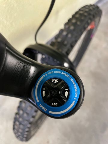 Used Lapierre Spicy CF 7.9 2022 2022 Mountainbike, Light Gray, 29 — image 11 of 20