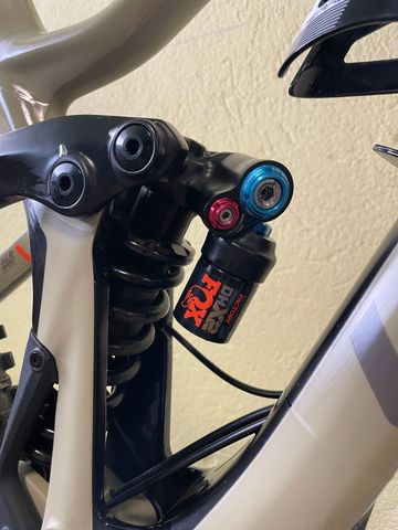 Used Lapierre Spicy CF 7.9 2022 2022 Mountainbike, Light Gray, 29 — image 7 of 20