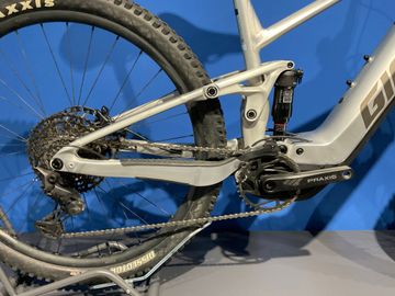 Used Giant Stance E+ 0 Pro 2024 Mountainbike, Light Gray — image 2 of 5
