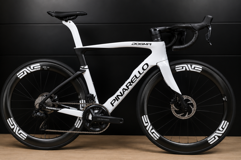 Pinarello Dogma F Disc + Ultegra Di2 + Roval CLX II 2024 Road & Gravel d'occasion