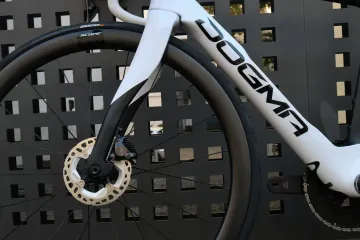 Used Pinarello Dogma F Disc + Ultegra Di2 + Roval CLX II 2024 Road & Gravel, White — image 16 of 19