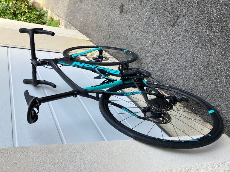 Used Bianchi Infinito CV Disc Ultegra 2018 2018 Road & Gravel, Blue — image 4 of 7