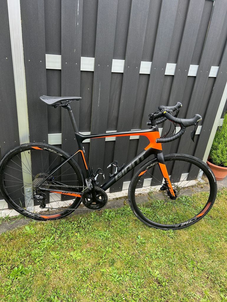 Giant Defy Advanced 2 used in M buycycle CA